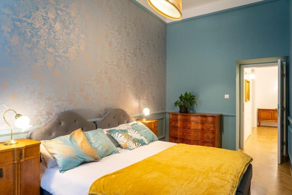 Kastely Apartman Eger Esterno foto