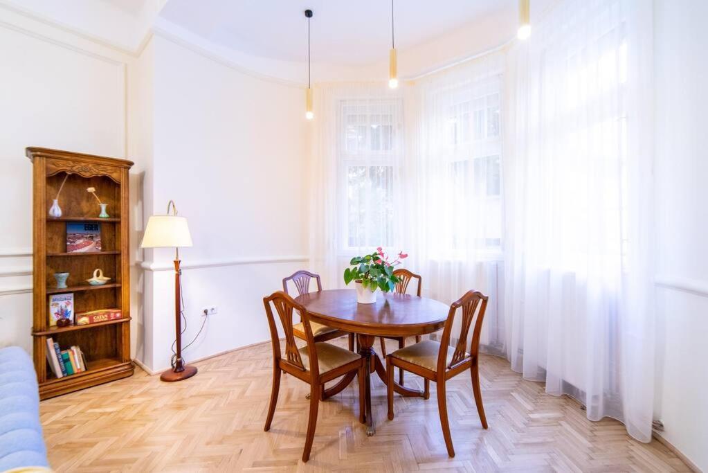 Kastely Apartman Eger Esterno foto