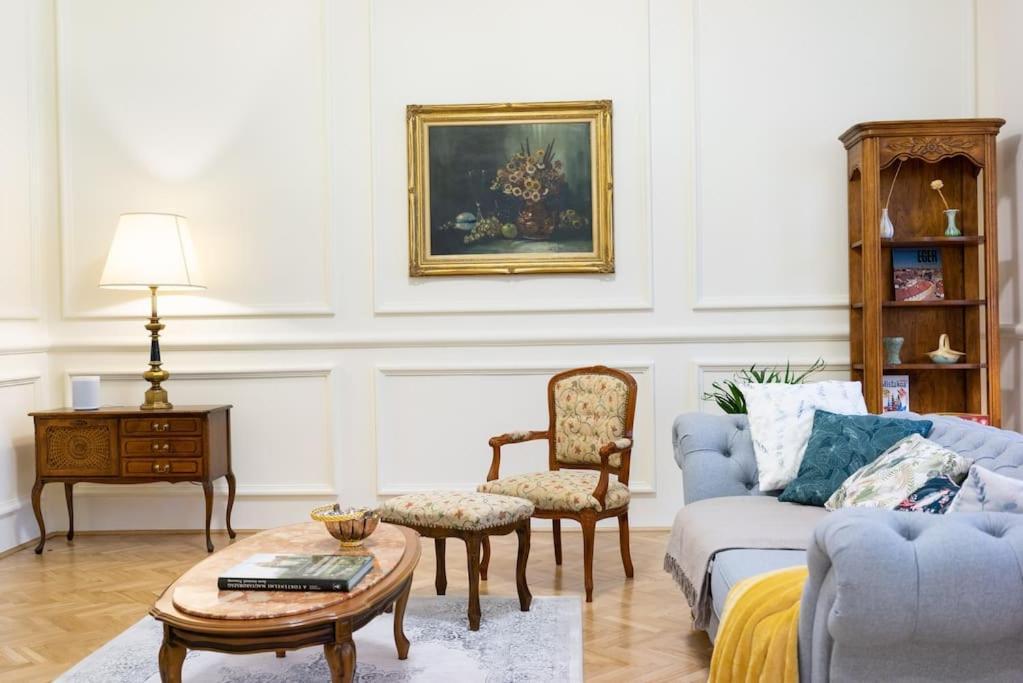 Kastely Apartman Eger Esterno foto
