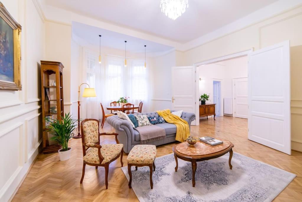 Kastely Apartman Eger Esterno foto