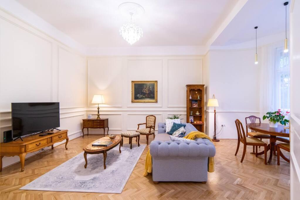 Kastely Apartman Eger Esterno foto