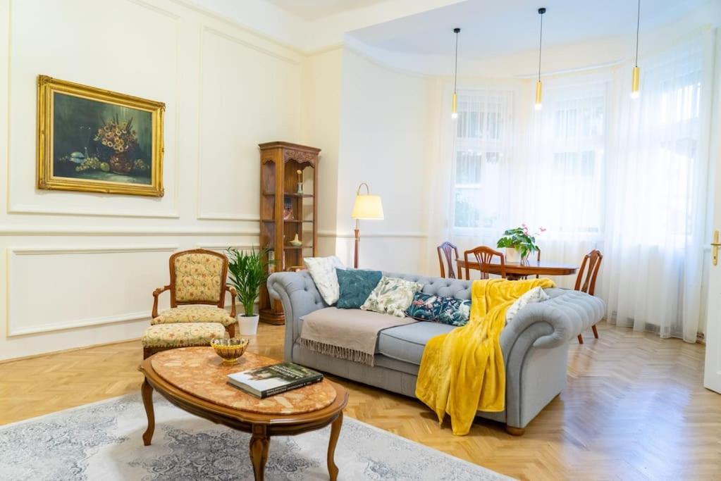 Kastely Apartman Eger Esterno foto
